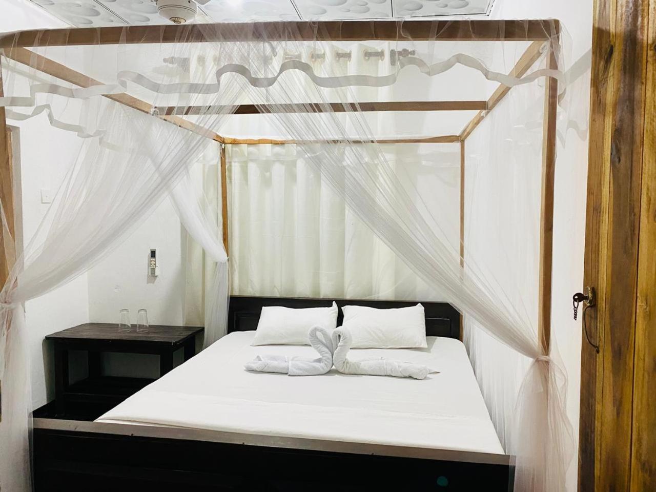 Kingly Aroma Hotel Arugam Bay Kamer foto