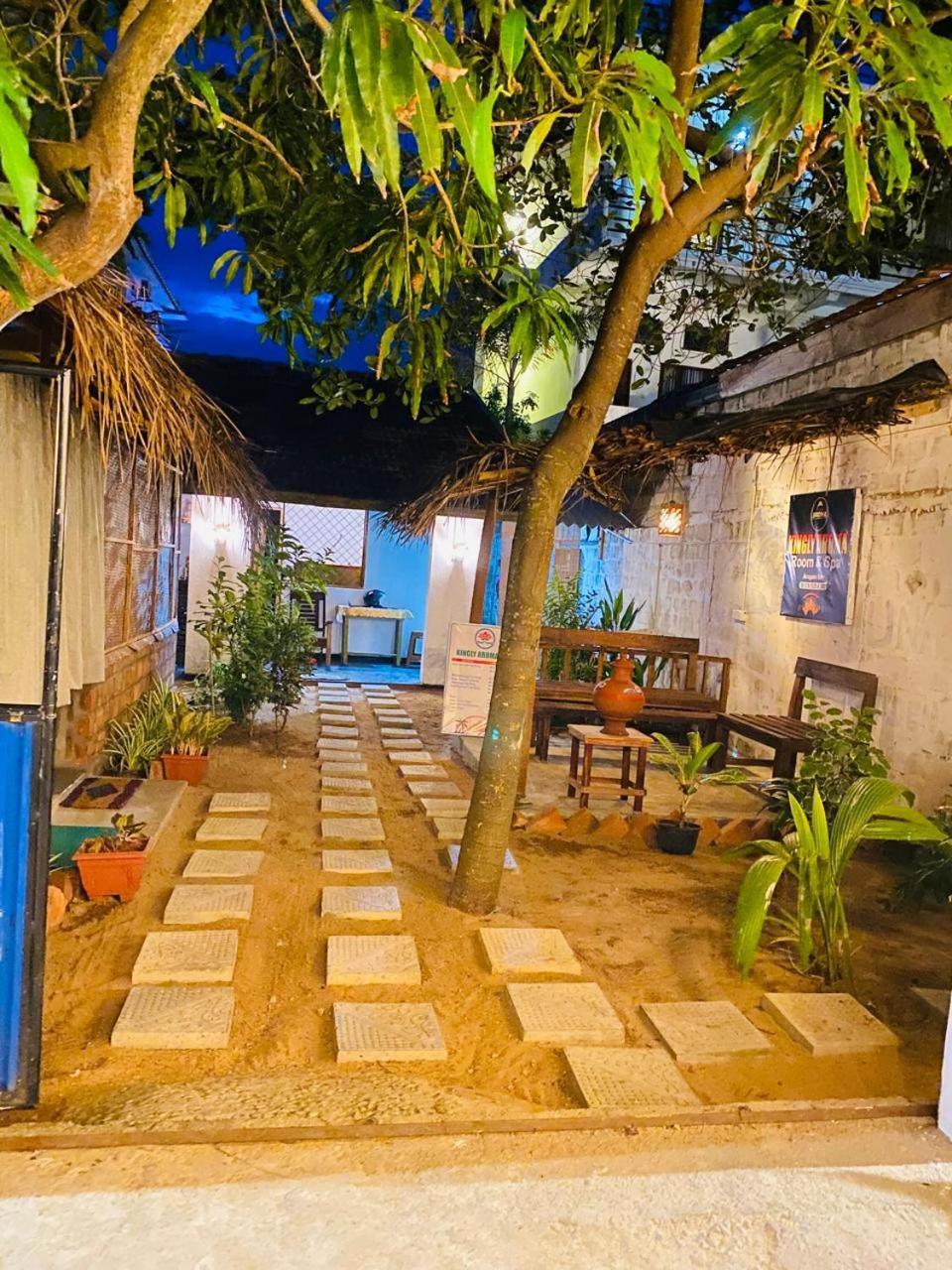 Kingly Aroma Hotel Arugam Bay Buitenkant foto